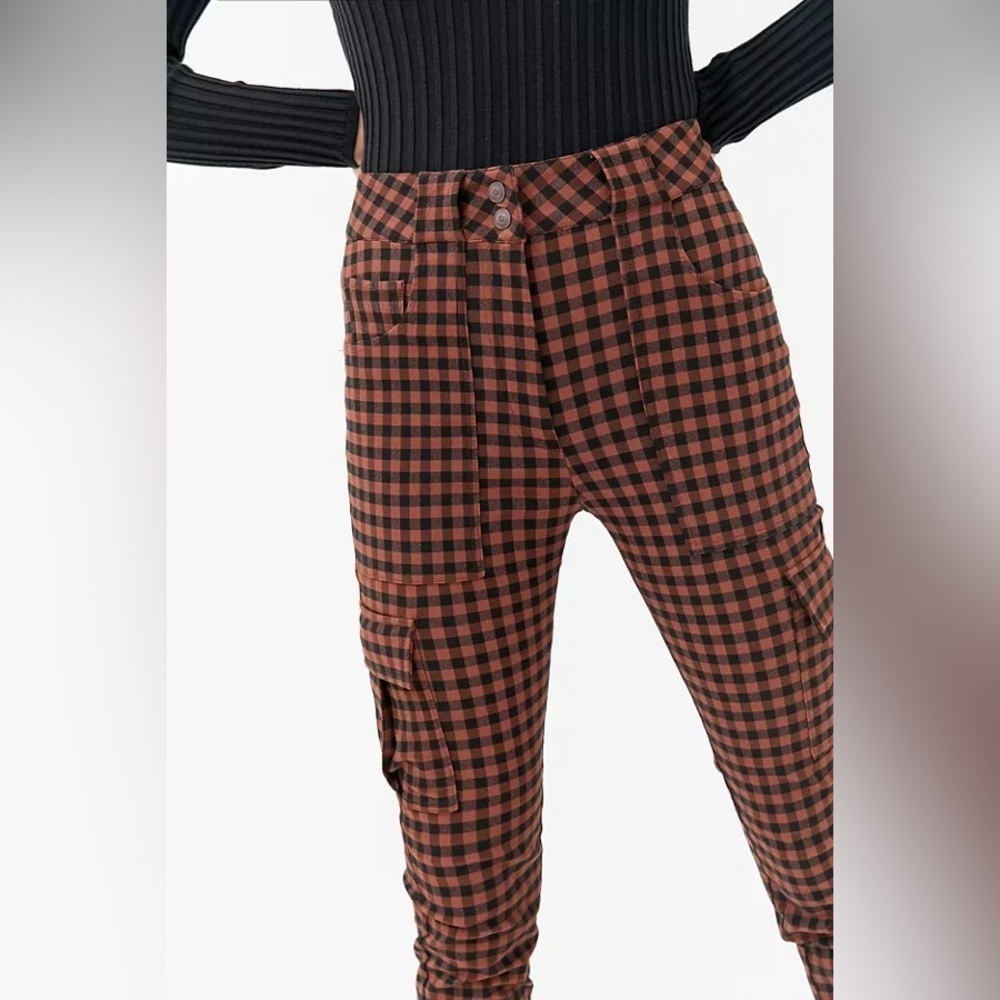Urban Outfitters Elaine Checkered Skinny Cargo Pants Size 4